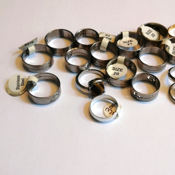 6 Rings Mystery Box, Mix of 18K GP, NWT, SS - Picture 8 of 8